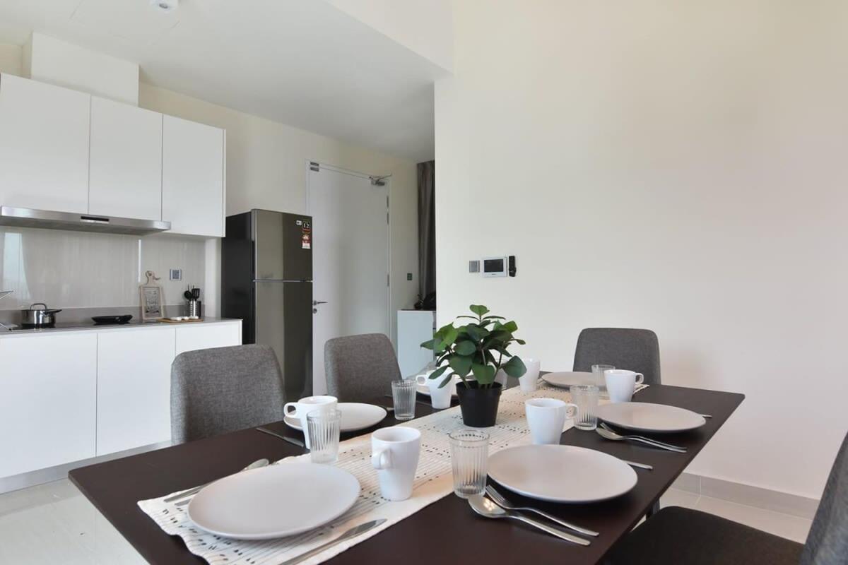 Lux & Stylish 2br At Klgcc Free Parking Apartment
