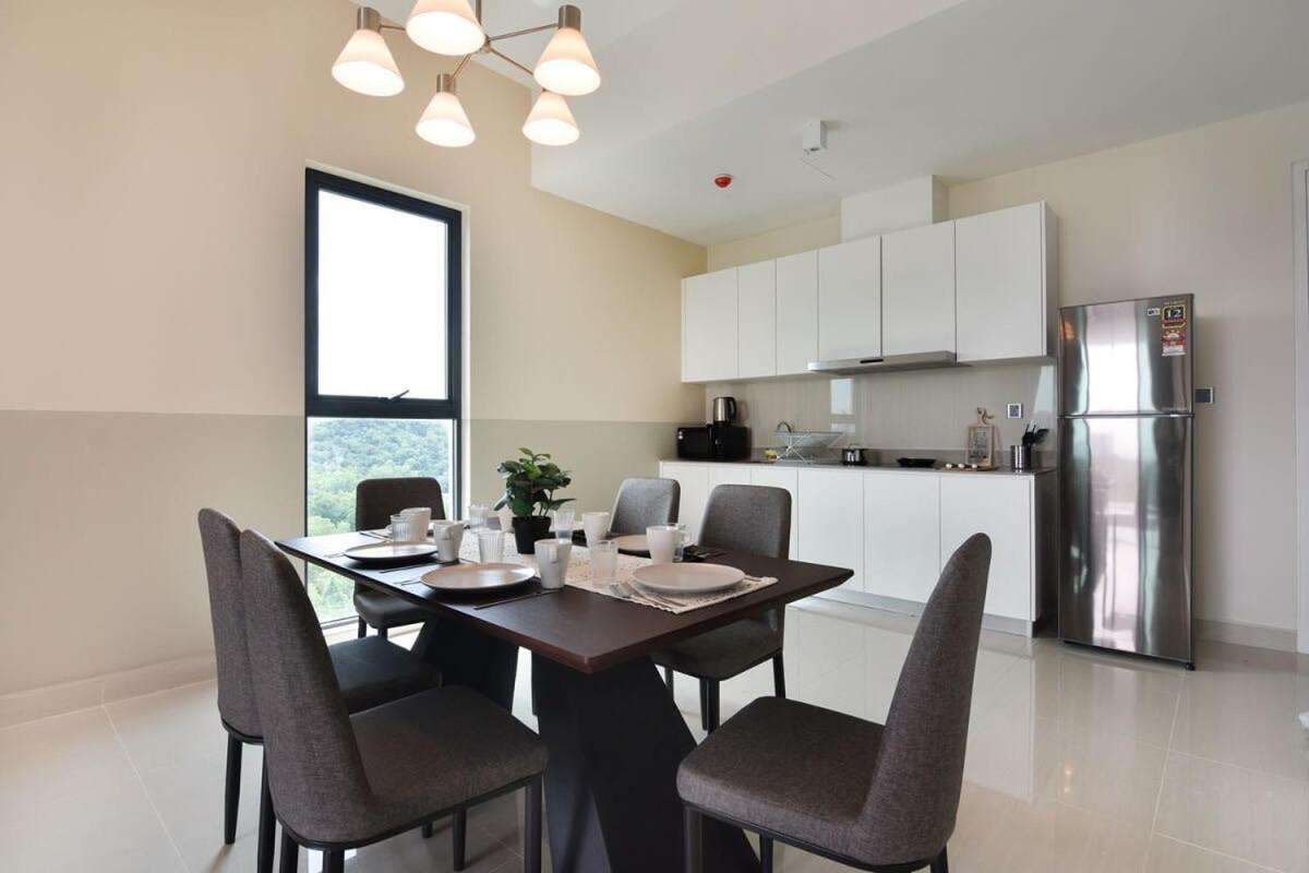 Lux & Stylish 2br At Klgcc Free Parking Apartment