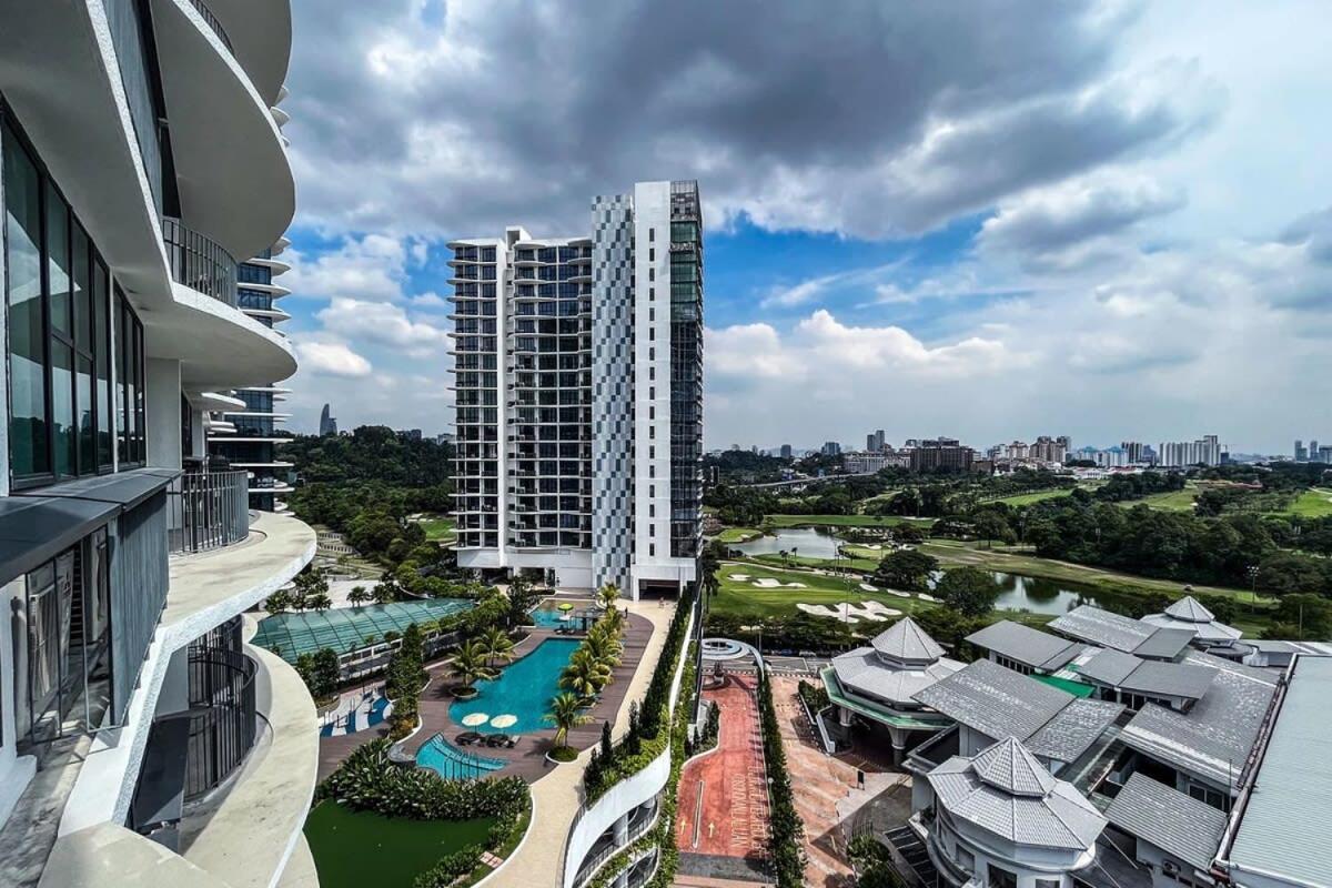 Apartment Lux & Stylish 2br At Klgcc Free Parking Kuala Lumpur